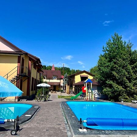 Sadyba Magnat Hotel Dilyatyn Exteriér fotografie